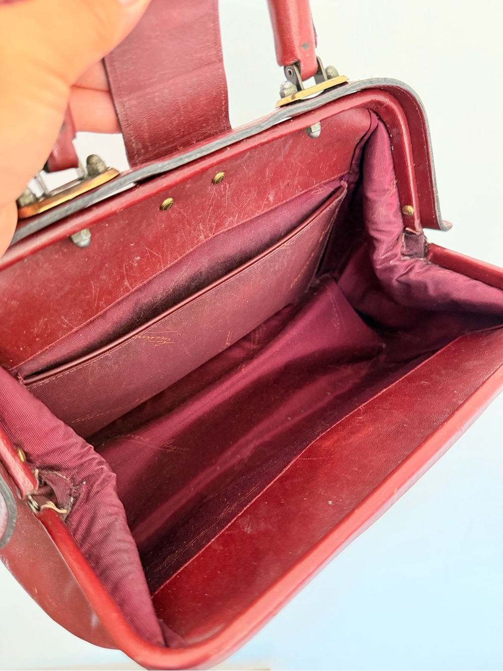 Vintage Etienne Aigner Doctor’s Satchel Handbag Purse in Burgundy Leather Bag - Picture 6 of 9